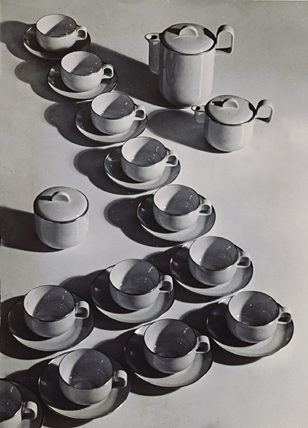 Advertising photograph for Družstevní práce (glass by Ludvika Smrckova), 1930s. Gelatin silver print.